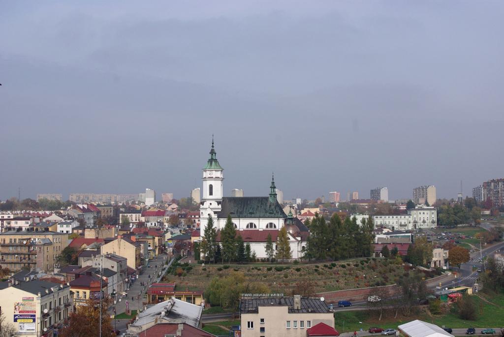 阿克德米亚酒店 Ostrowiec Świętokrzyski 外观 照片