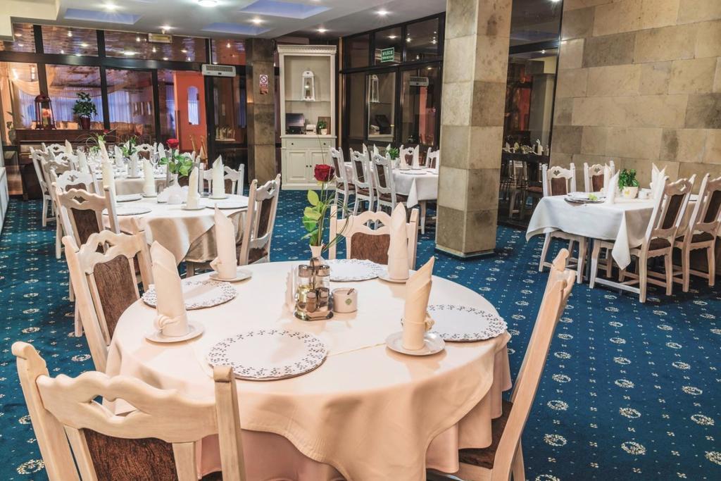 阿克德米亚酒店 Ostrowiec Świętokrzyski 外观 照片