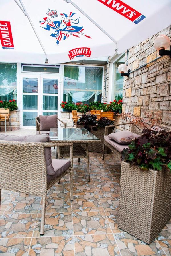 阿克德米亚酒店 Ostrowiec Świętokrzyski 外观 照片